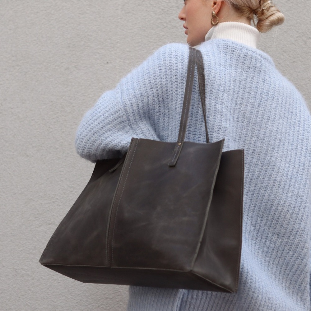 Leather tote bag